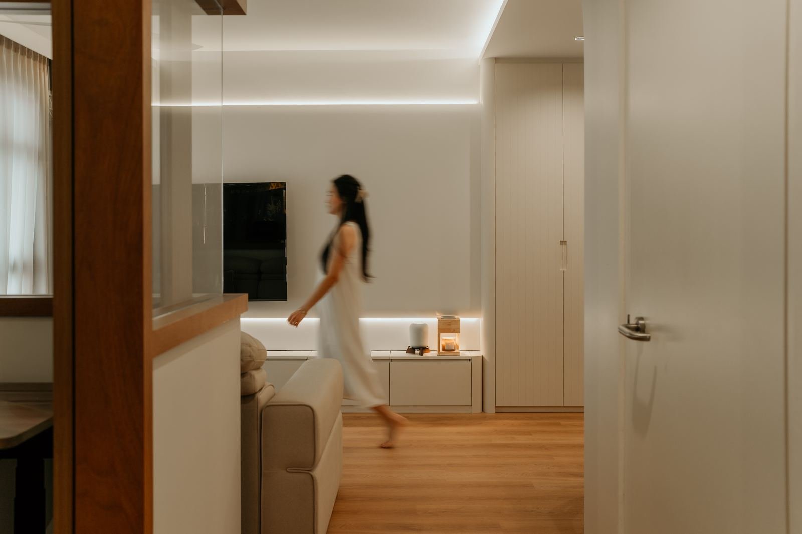 Minimal warm-white living room