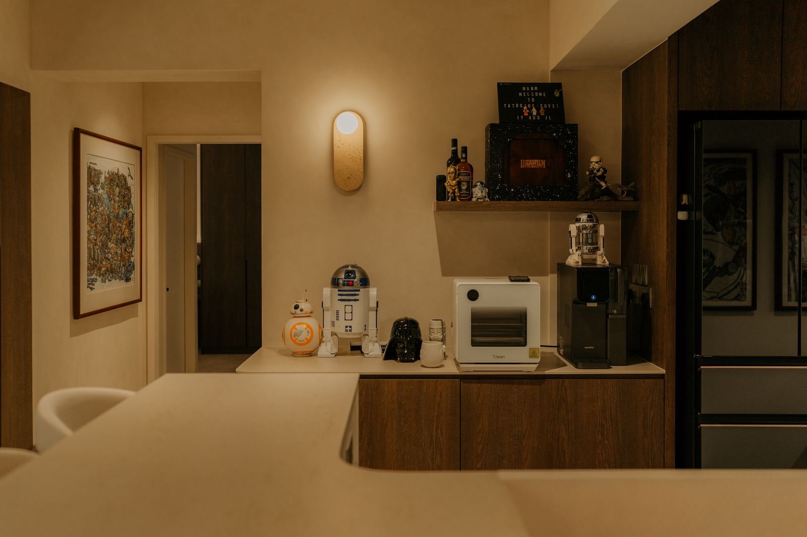 Personalised kitchen corner with collectibles